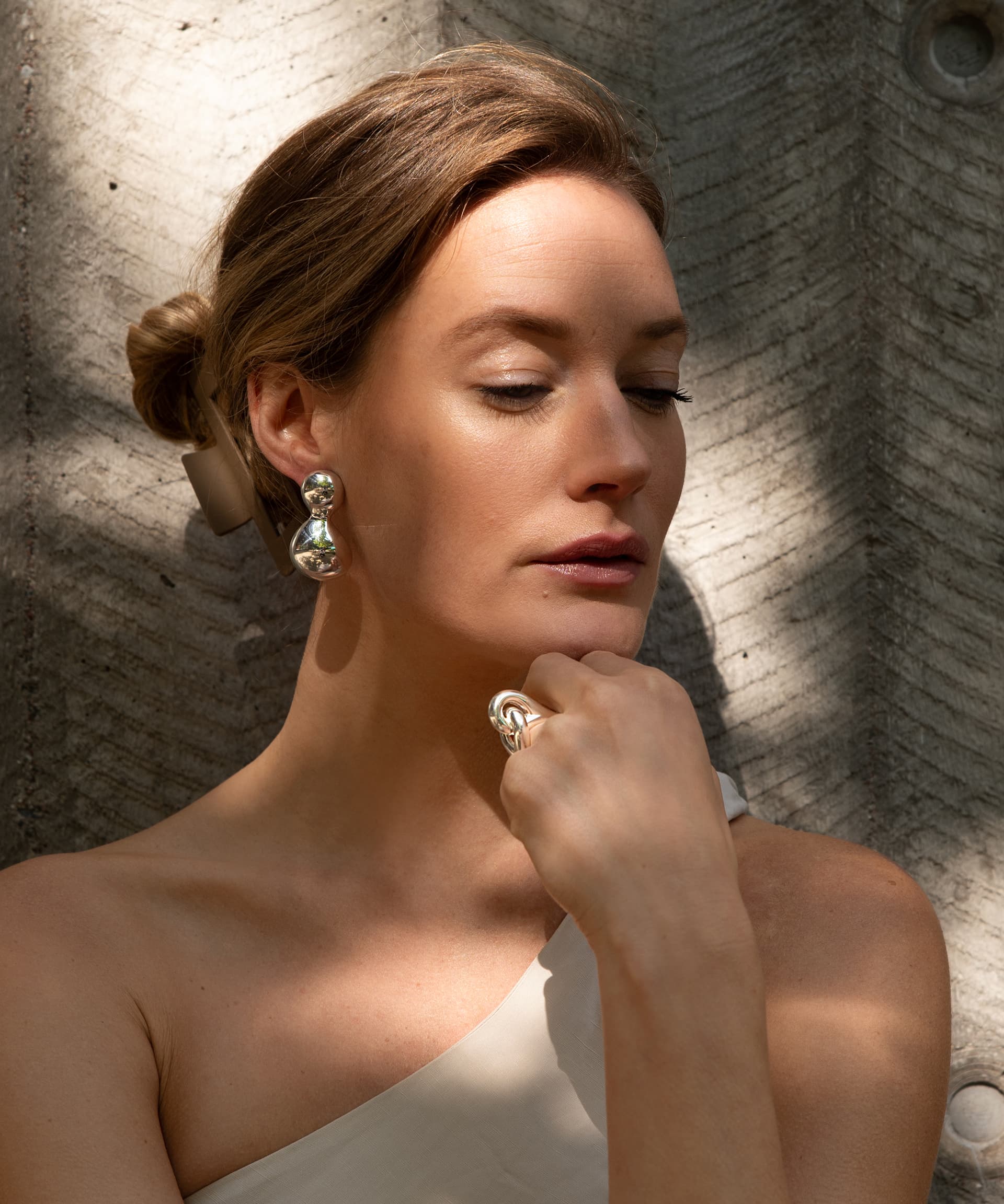 https://a.storyblok.com/f/329822/1920x2304/58b474e79f/5x6_stella_mother-earring_soulmate-ring.jpg