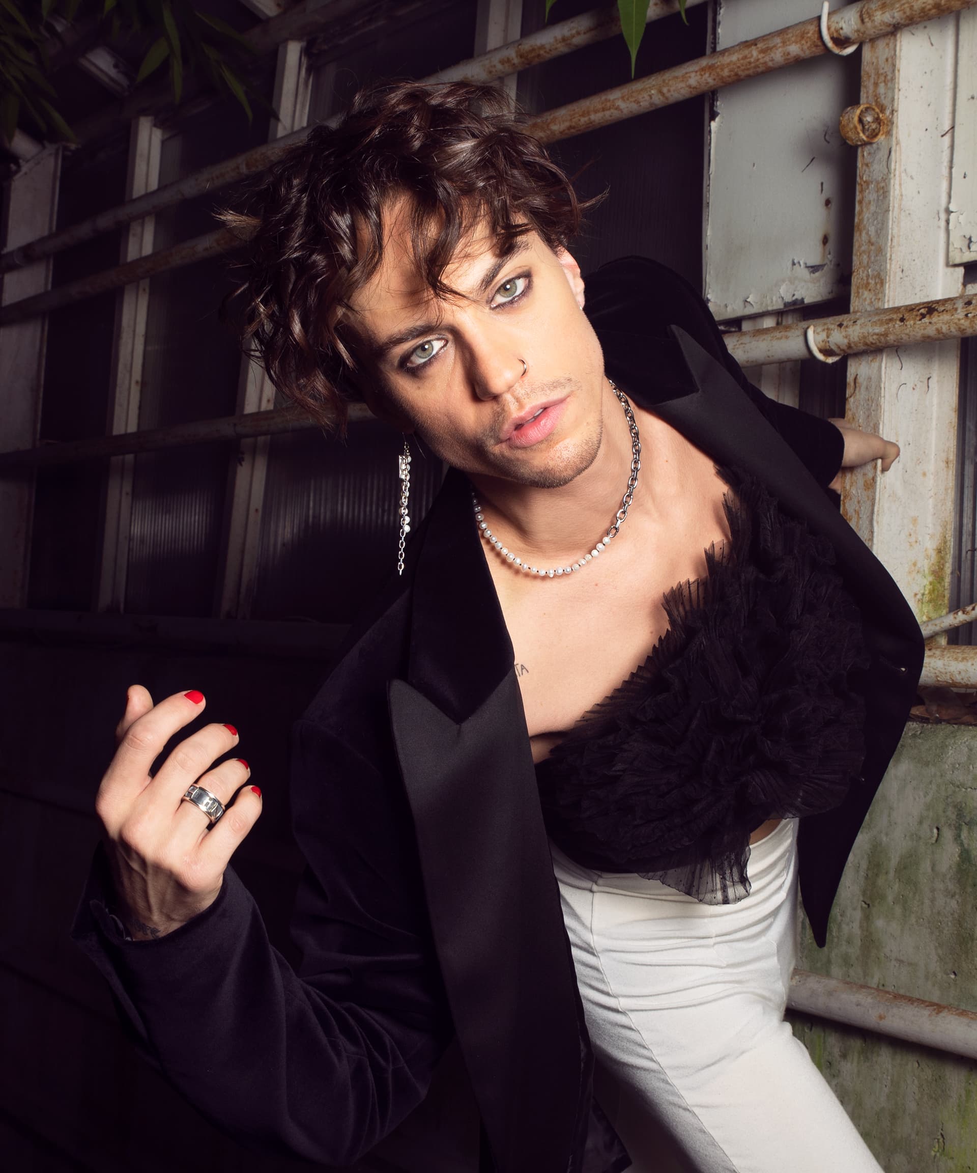 https://a.storyblok.com/f/329822/1920x2304/76490a6295/5x6_punk-and-pearls_kristoffer.jpg