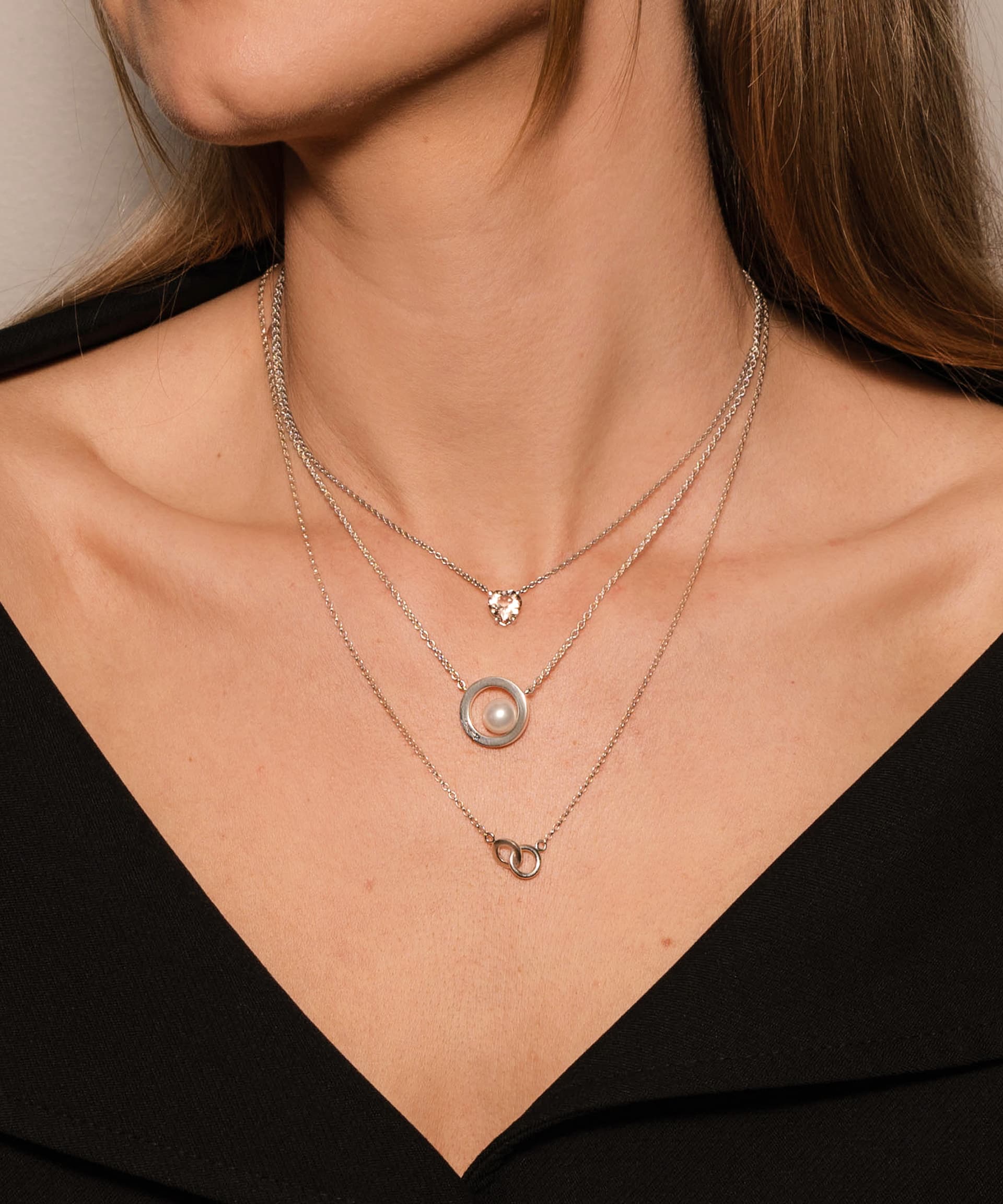 https://a.storyblok.com/f/329822/1920x2304/819a312278/5x6_halsband_2025.jpg
