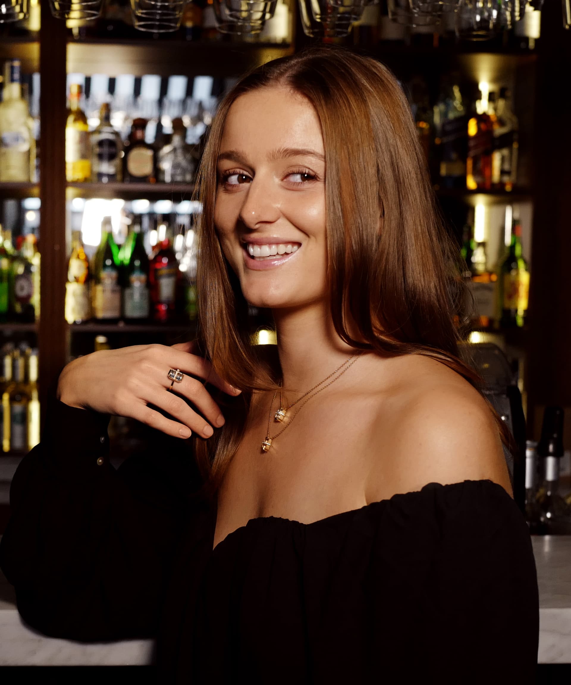 https://a.storyblok.com/f/329822/1920x2304/e94ecaf829/5x6-halsband-adelstenar.jpg